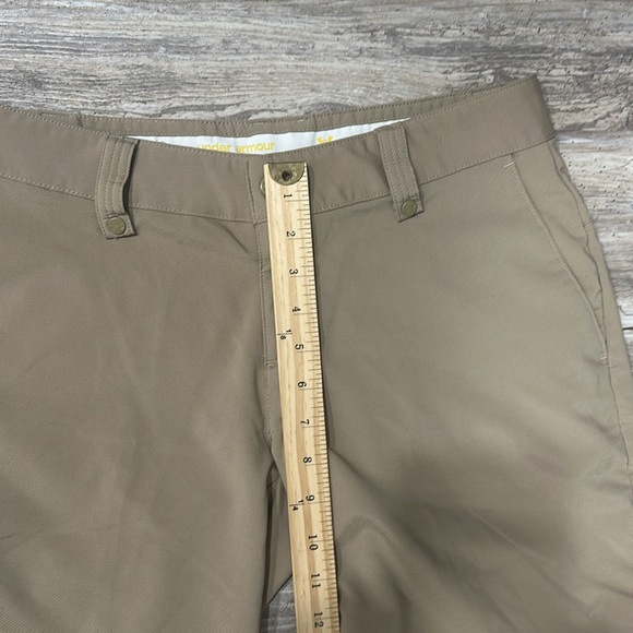 Women’s Under Armour performances khaki shorts size 6. - Picture 3 of 8